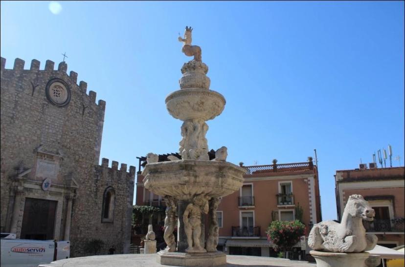 Duomo Square Apartment Taormina Bagian luar foto