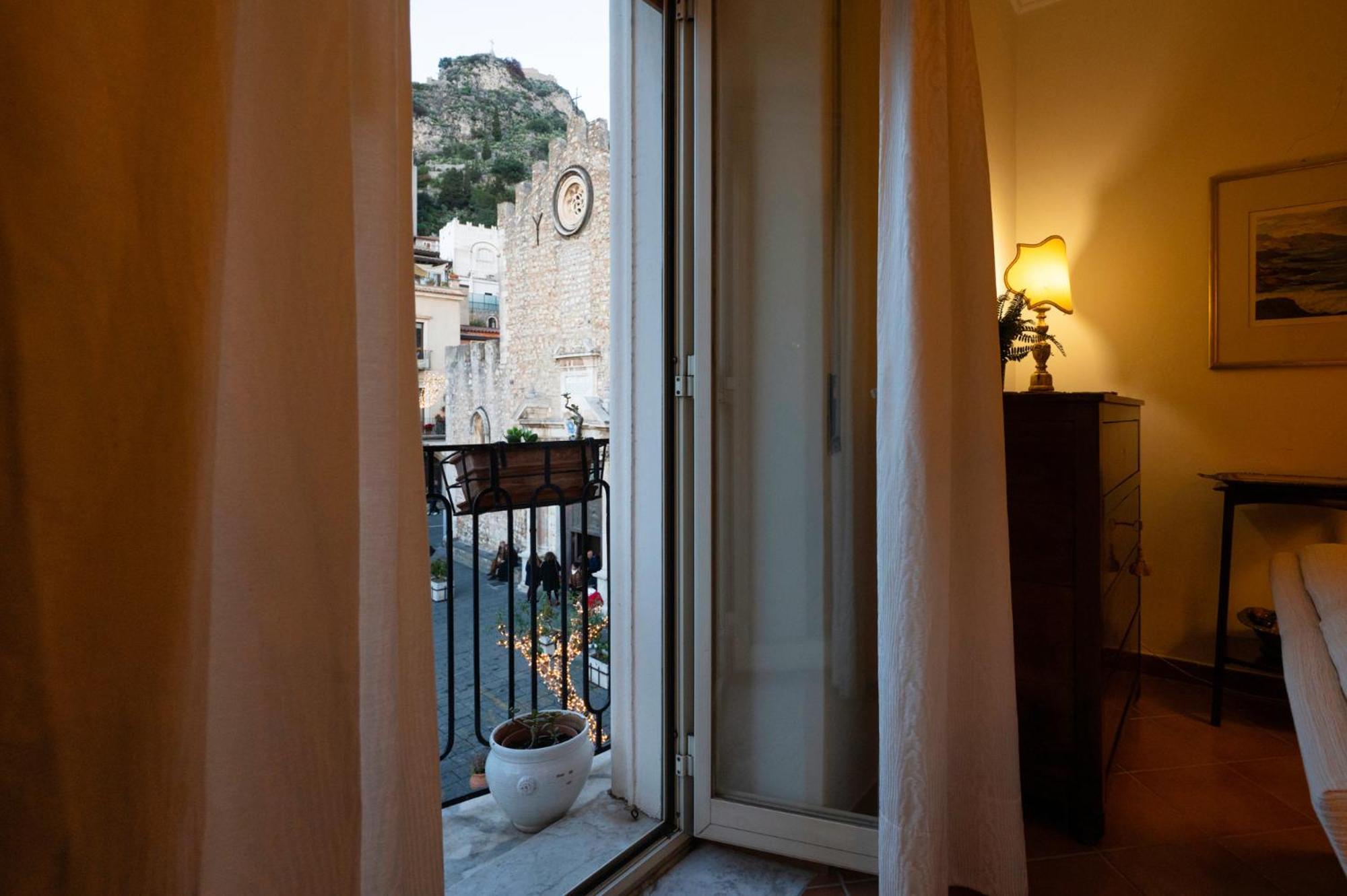 Duomo Square Apartment Taormina Bagian luar foto